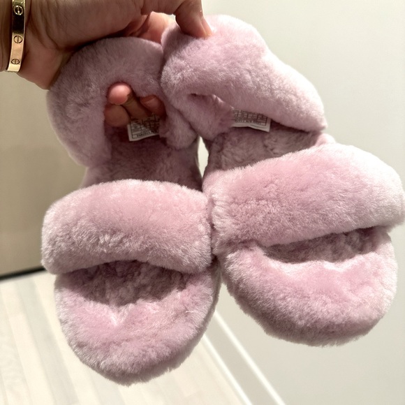 UGGS Oh Yeah in Like-New Condition, women size 9 - Picture 2 of 5